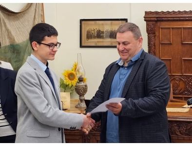 Наградиха победителите в училищен конкурс под патронажа на евродепутата Емил Радев